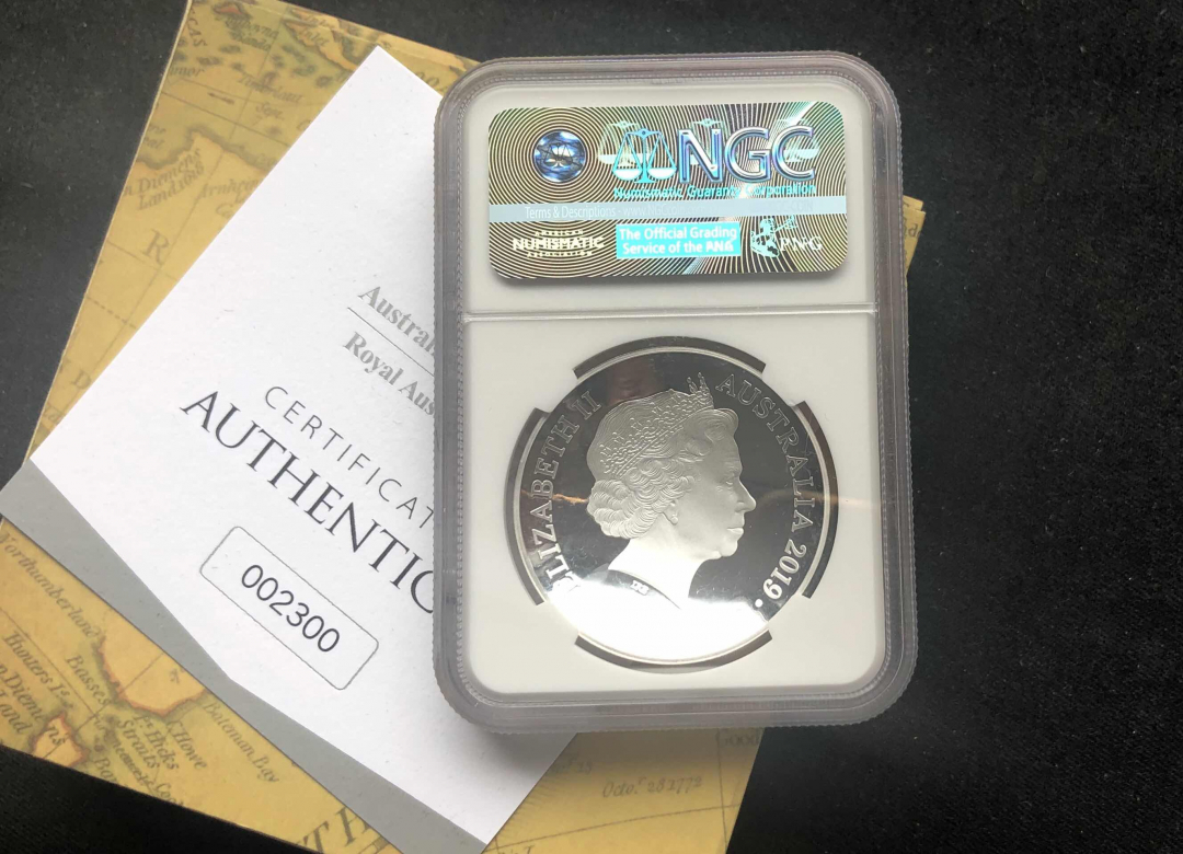 【币观天下】第七十九期拍卖-现代币专场 【澳大利亚】澳大利亚弧形地图币第一枚【蓝标ngc70】