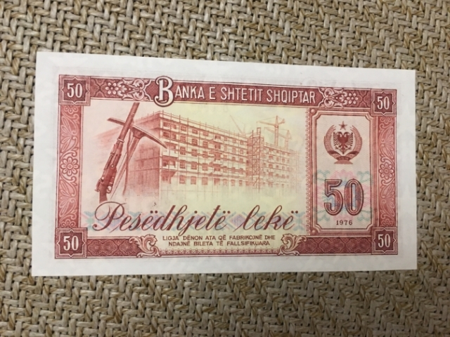 【鲸贝乐淘】千字文·第“玉出昆冈”号拍卖 【中国代印】1976年阿尔巴尼亚50列克，UNC全零样币，1992年续印版本，少见