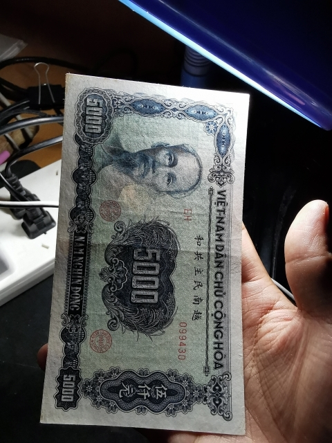 【鲸贝乐淘】千字文·第“剑号巨阙”号拍卖 【中国代印】1953年越南5000盾，AUNC，品相不错