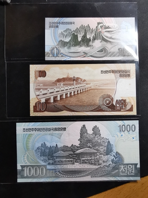 【鲸贝乐淘】千字文·第“剑号巨阙”号拍卖 【朝鲜】1992年1元七位零，1992年5元数字版，2006年1000元数字版，三张票样，全新全品UNC