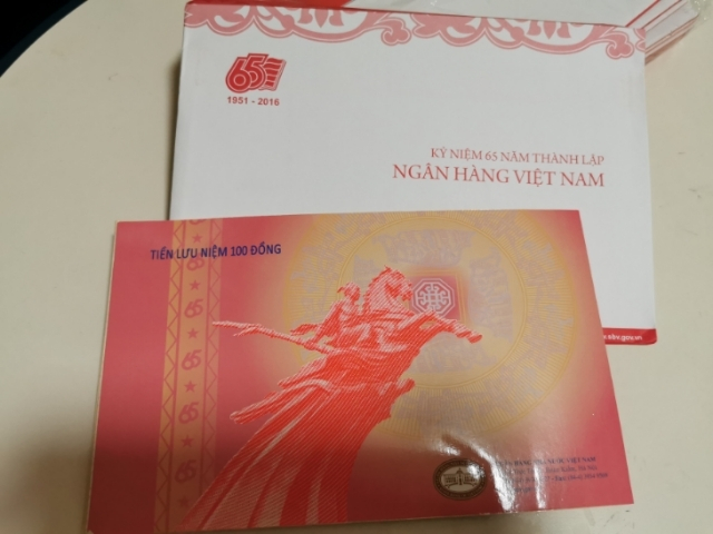 【鲸贝乐淘】千字文·第“剑号巨阙”号拍卖 【越南】2016年越南银行成立65周年100盾纪念钞，原封原册，451-460，十连号，全新全品