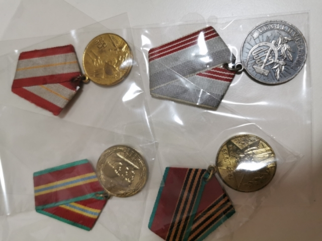 【鲸贝乐淘】千字文·第“剑号巨阙”号拍卖 【勋章】苏维埃功勋勋章四枚，精美好品，近全新