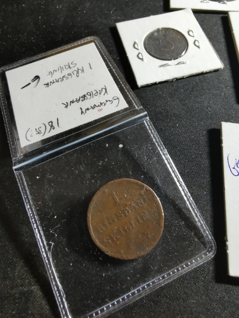 【鲸贝乐淘】千字文·第“剑号巨阙”号拍卖 【外币】外国流通纸币六张，流通硬币11枚，一起拍