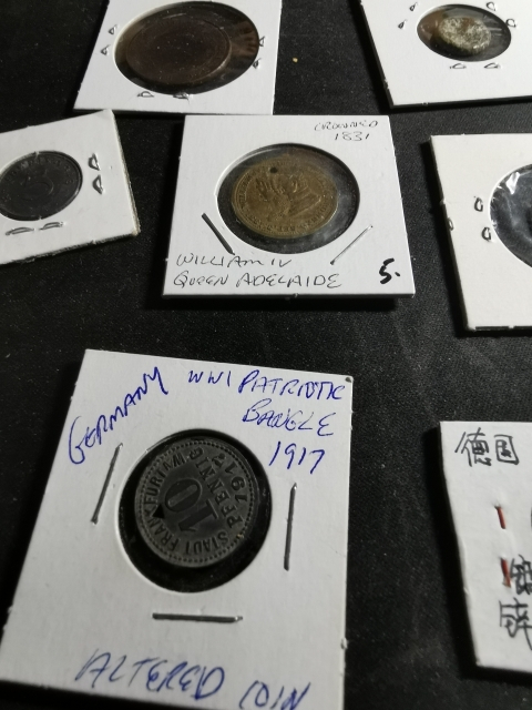 【鲸贝乐淘】千字文·第“剑号巨阙”号拍卖 【外币】外国流通纸币六张，流通硬币11枚，一起拍