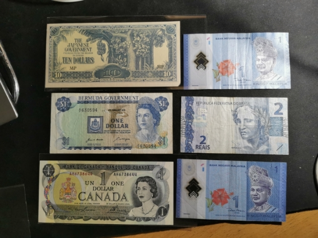 【鲸贝乐淘】千字文·第“剑号巨阙”号拍卖 【外币】外国流通纸币六张，流通硬币11枚，一起拍