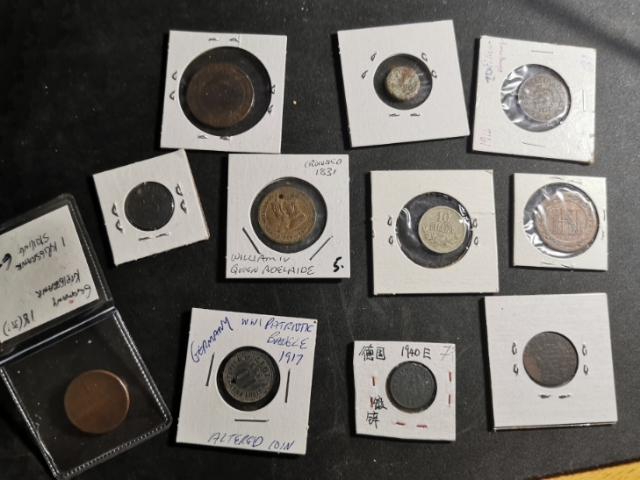 【鲸贝乐淘】千字文·第“剑号巨阙”号拍卖 【外币】外国流通纸币六张，流通硬币11枚，一起拍