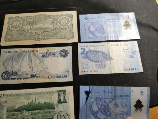 【鲸贝乐淘】千字文·第“剑号巨阙”号拍卖 【外币】外国流通纸币六张，流通硬币11枚，一起拍