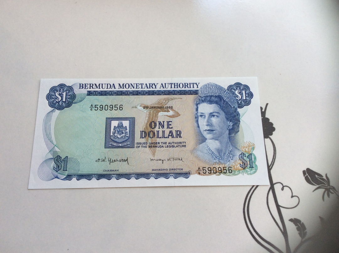 【收藏联盟】第九十八期拍卖 百慕大 1982年 1元 UNC- 角有软折 高冠女王 