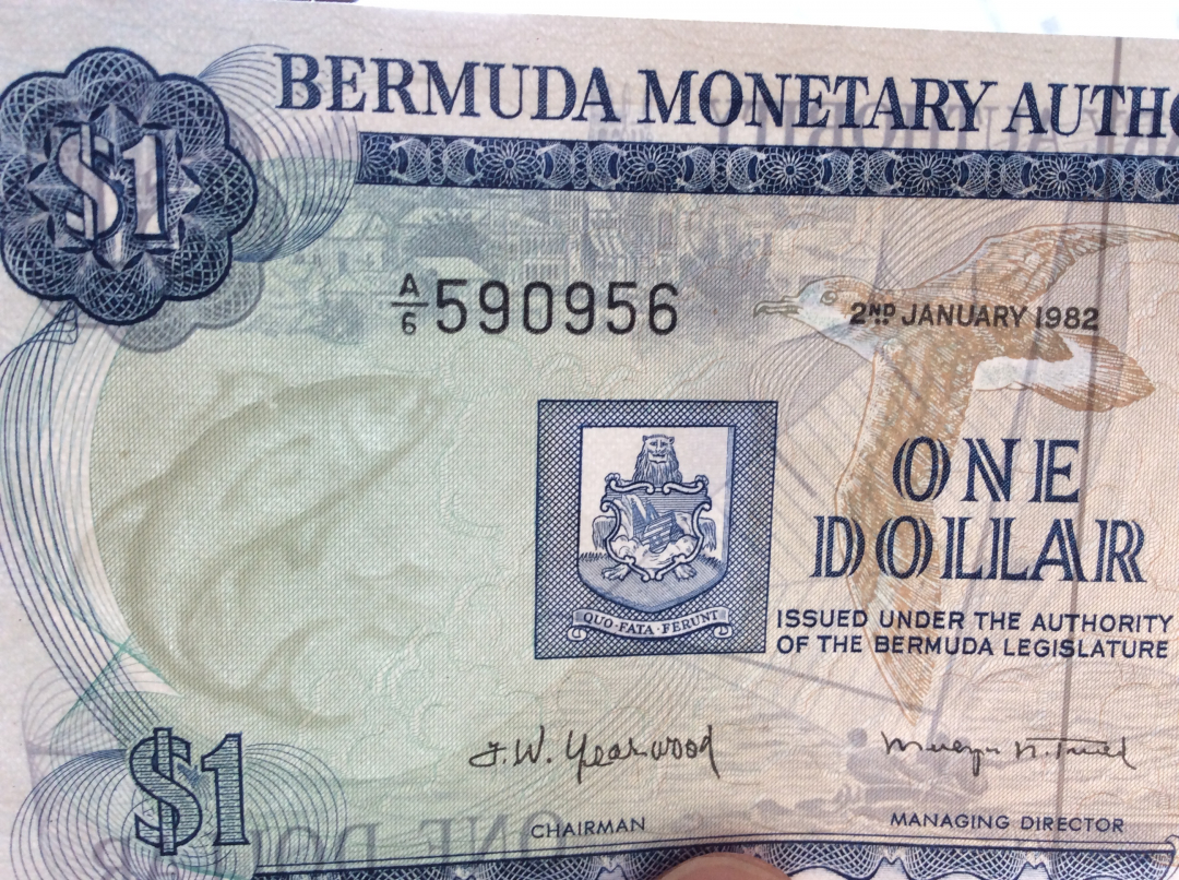 【收藏联盟】第九十八期拍卖 百慕大 1982年 1元 UNC- 角有软折 高冠女王 
