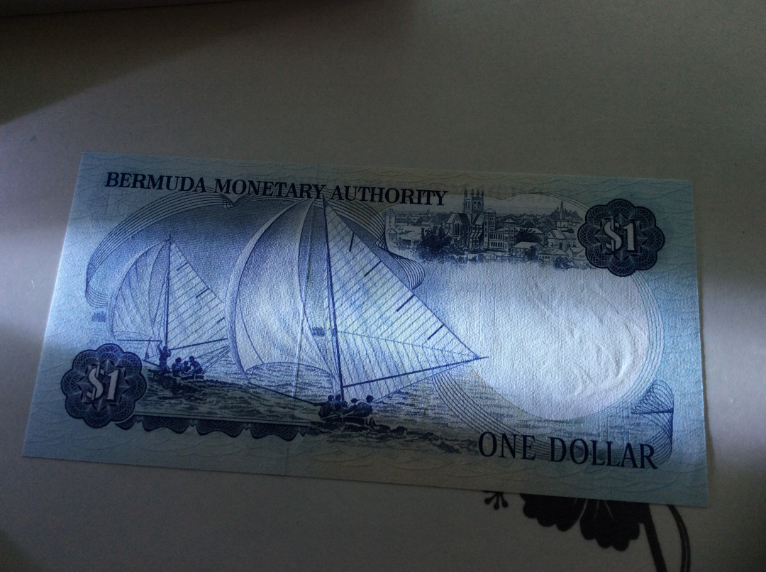 【收藏联盟】第九十八期拍卖 百慕大 1982年 1元 UNC- 角有软折 高冠女王 