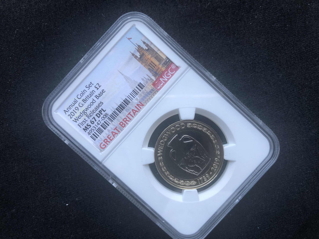 【随心拍&GetCoin】现代金银币拍卖第三十二期 【英国】陶瓷花瓶双色币【ngc 67dpl】