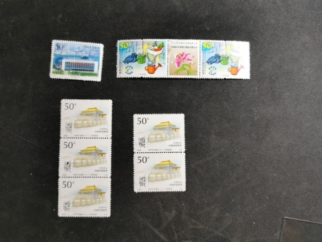 【鲸贝乐淘】千字文·第“珠称夜光”号拍卖 【印花税票】大面值印花税票两版和单张，其中100元是没有打孔裁切的印刷版，稀有难得，票面面值6200元