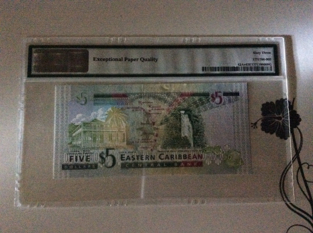 【收藏联盟】第九十九期拍卖 东加勒比 2003年5元 PMG63EPQ 原票 p42Av 女王纸币