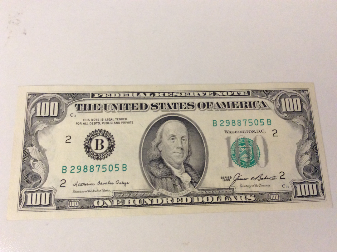【收藏联盟】第九十九期拍卖 美国 1985年 100美金AU 有贯穿折 富兰克林 小头版 505尾