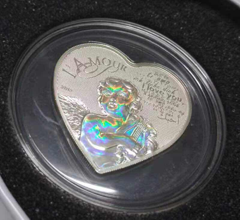 【币观天下】第八十四期钱币拍卖 喀麦隆2013年1000法郎，“天使之爱我爱你”高浮雕 激光全息幻彩 心形异形精制银币