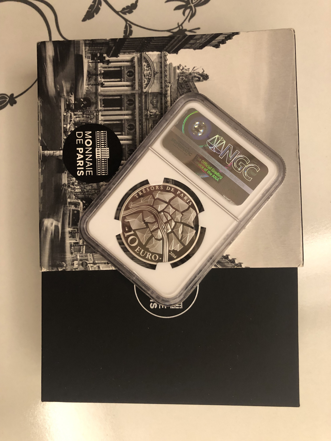 【收藏联盟】第九十九期拍卖 法国2016年巴黎歌剧院纪念彩色精制银币·原盒证书（NGC PF69UC）