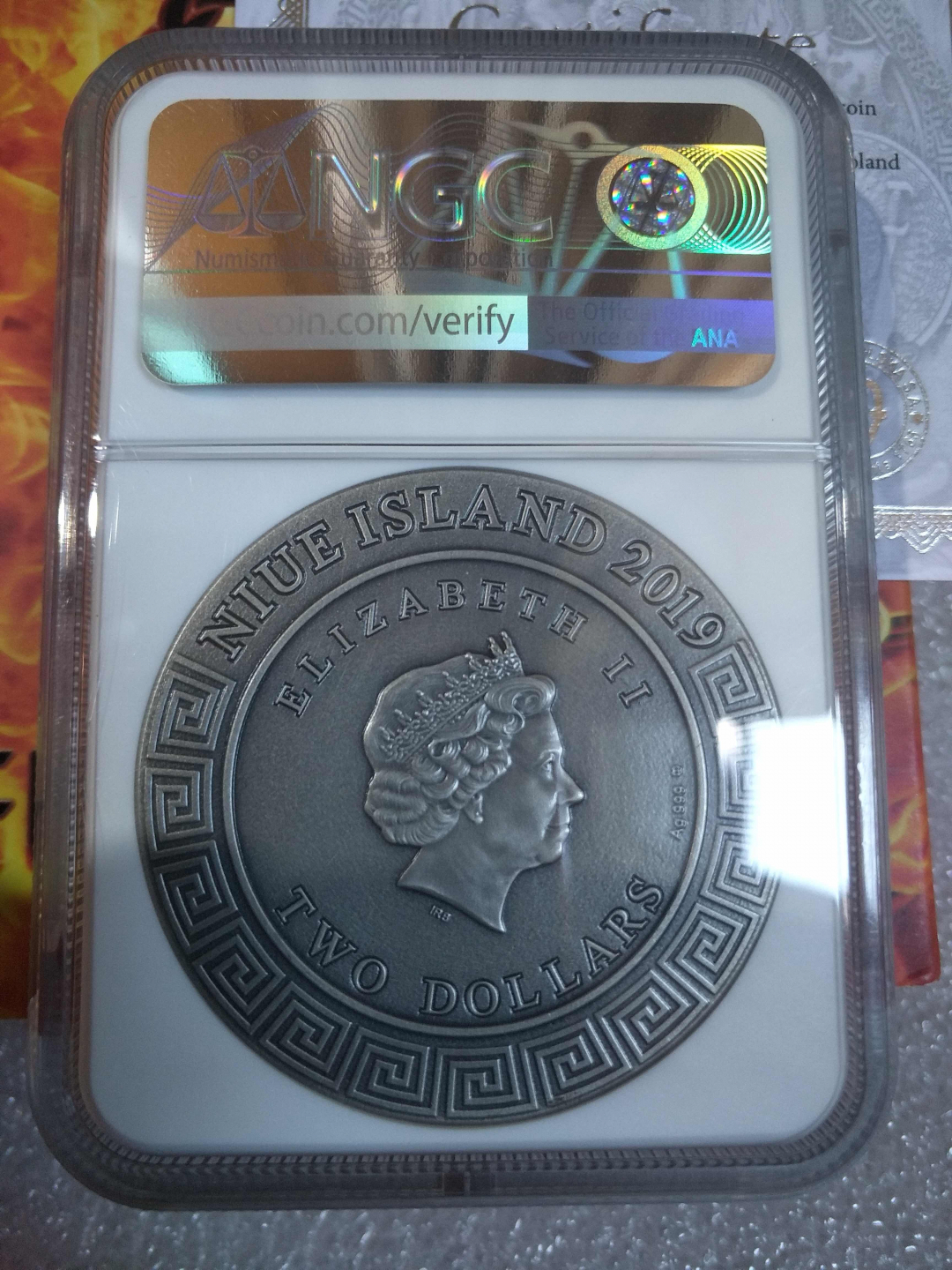 【币观天下】第八十四期钱币拍卖 【纽埃】火神2oz银币【粽标ngc70】