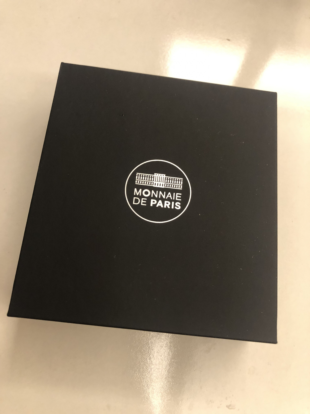 【收藏联盟】第九十九期拍卖 法国2016年巴黎歌剧院纪念彩色精制银币·原盒证书（NGC PF69UC）