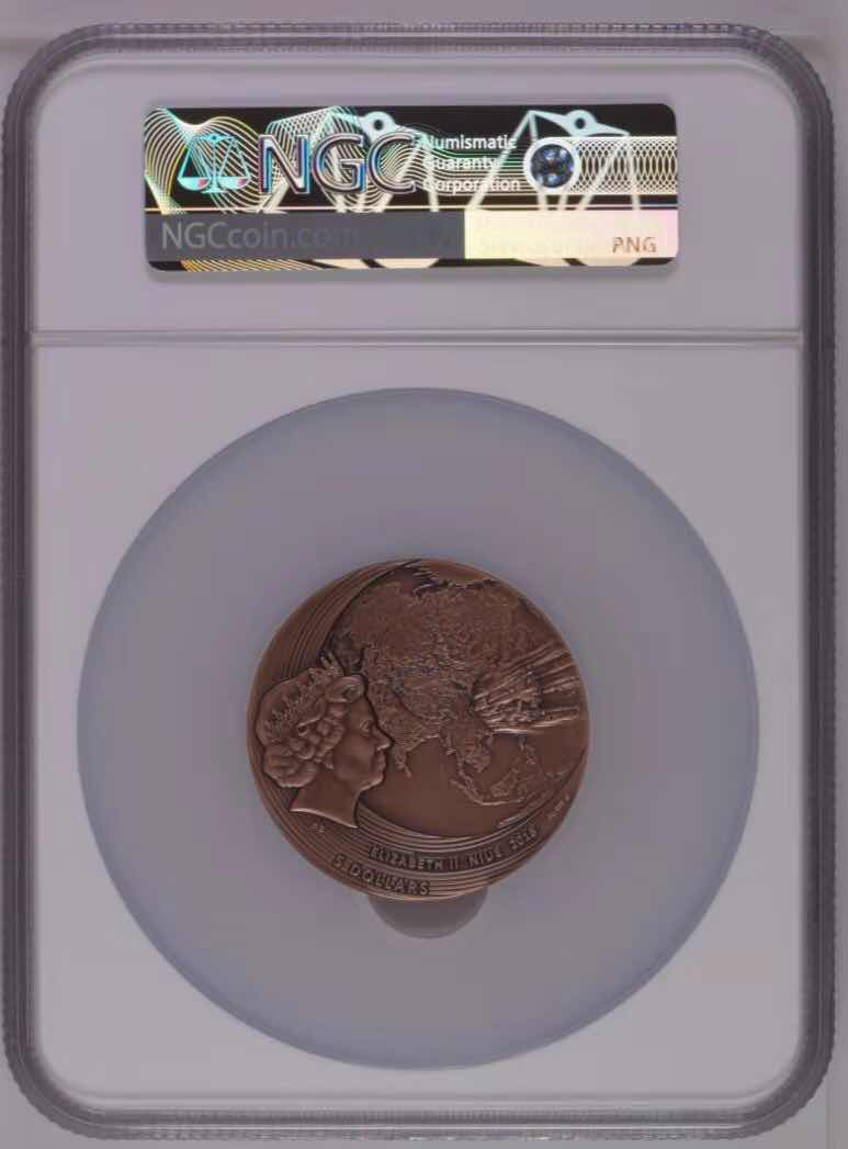 【币观天下】第八十四期钱币拍卖 【一口价】纽埃2018年陨石世界系列1镶嵌阜康陨石2盎司高浮雕仿古银币ngc69