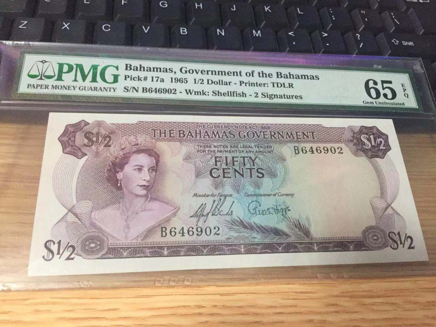 CICE展销会【收藏联盟】第100期拍卖——921感恩大拍 巴哈马 1965年 1/2元 经典彩背 初版 女王纸币 PMG65EPQ  绝品 p17a