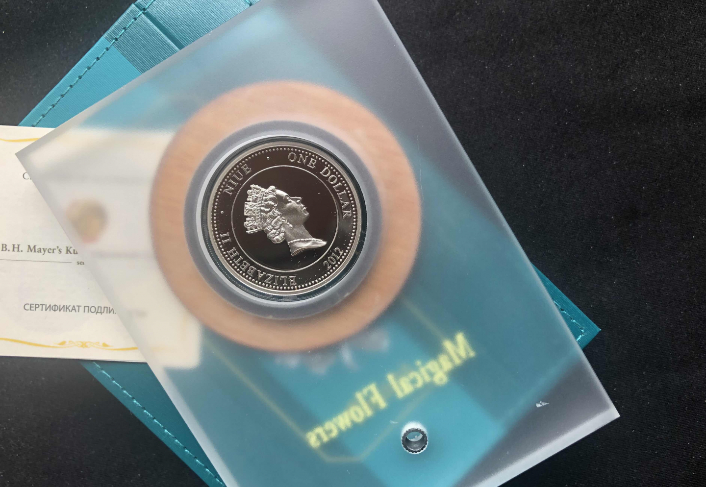 【币观天下】⭐️广州CICE展销会专场⭐️第八十五期钱币拍卖 【纽埃】纽埃2012年1新西兰元，神奇之花鸢尾花系列(1)---西伯利亚鸢尾花 彩色精制美头像银币