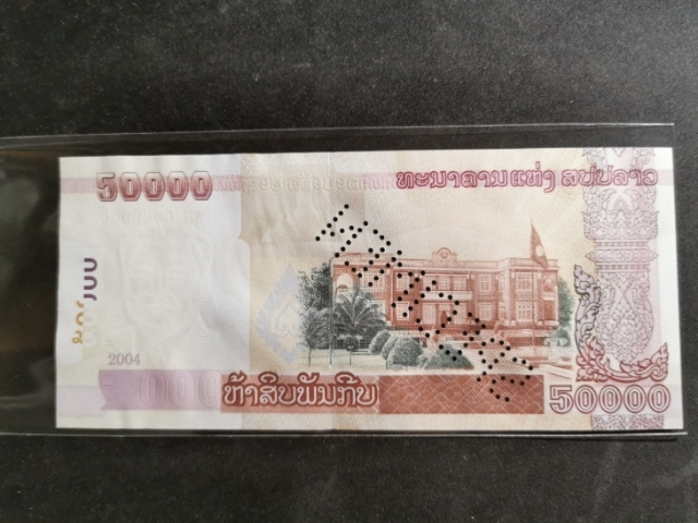 【鲸贝乐淘】千字文·第“菜重芥姜”号拍卖 【老挝样币】2004年50000元样币，全新全品，有specimen打孔