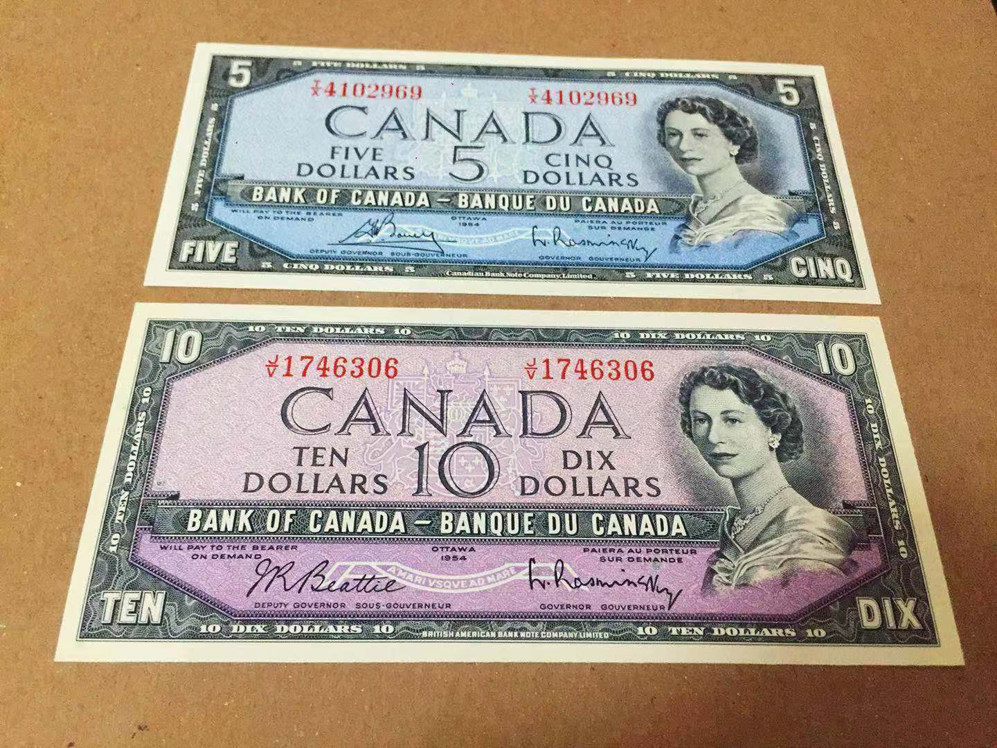 【收藏联盟】第102期拍卖 【一组2张】加拿大 1954年 5元和10元 全新UNC 绝品 非常漂亮的雕刻风景