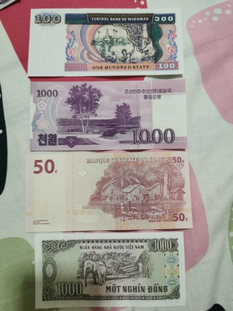 【鲸贝乐淘】千字文·第“菜重芥姜”号拍卖 【外币】豹子号外国钱币8张，全新全品UNC,十分精美