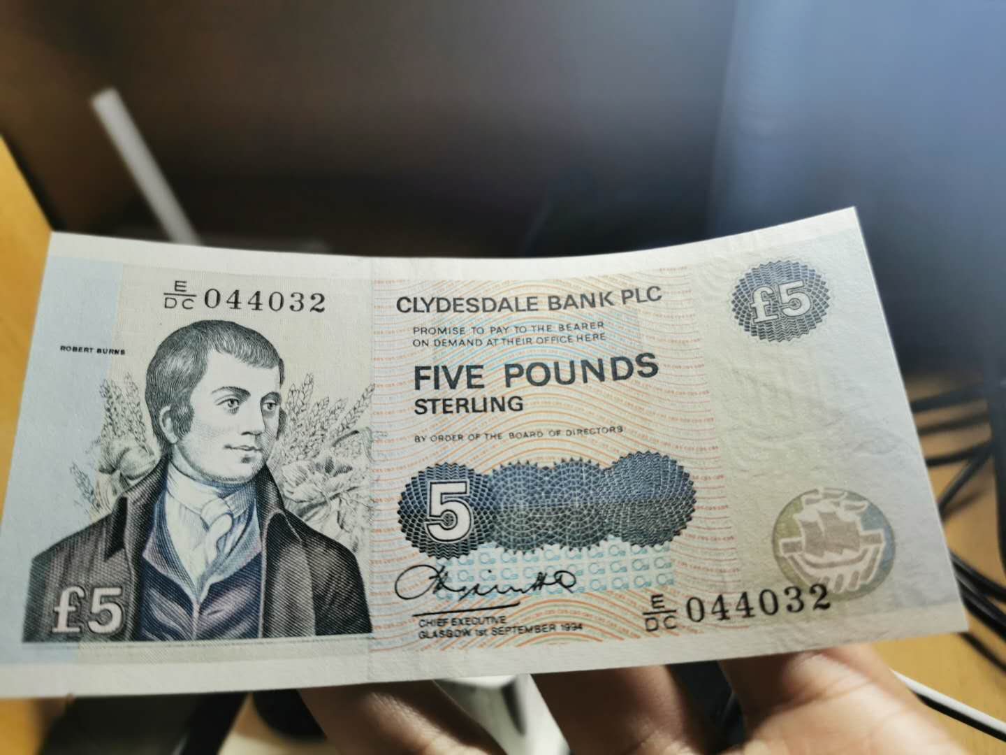 【鲸贝乐淘】千字文·第“海咸河淡”号拍卖 【苏格兰】1994年5磅，全新品相，测光有道折痕