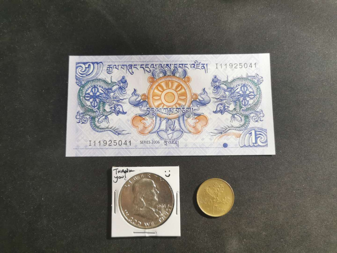 【鲸贝乐淘】千字文·第“海咸河淡”号拍卖 【外币】不丹一张UNC,1961富兰克林半美元含银90%银币一个，意大利硬币一个