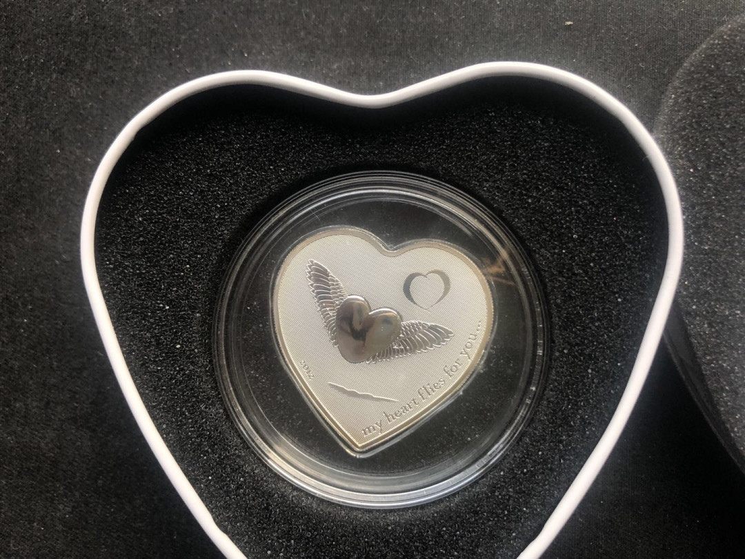 【币观天下】第八十六期钱币拍卖 【帕劳】2012年发行心随你飞心形幻彩精制纪念银币