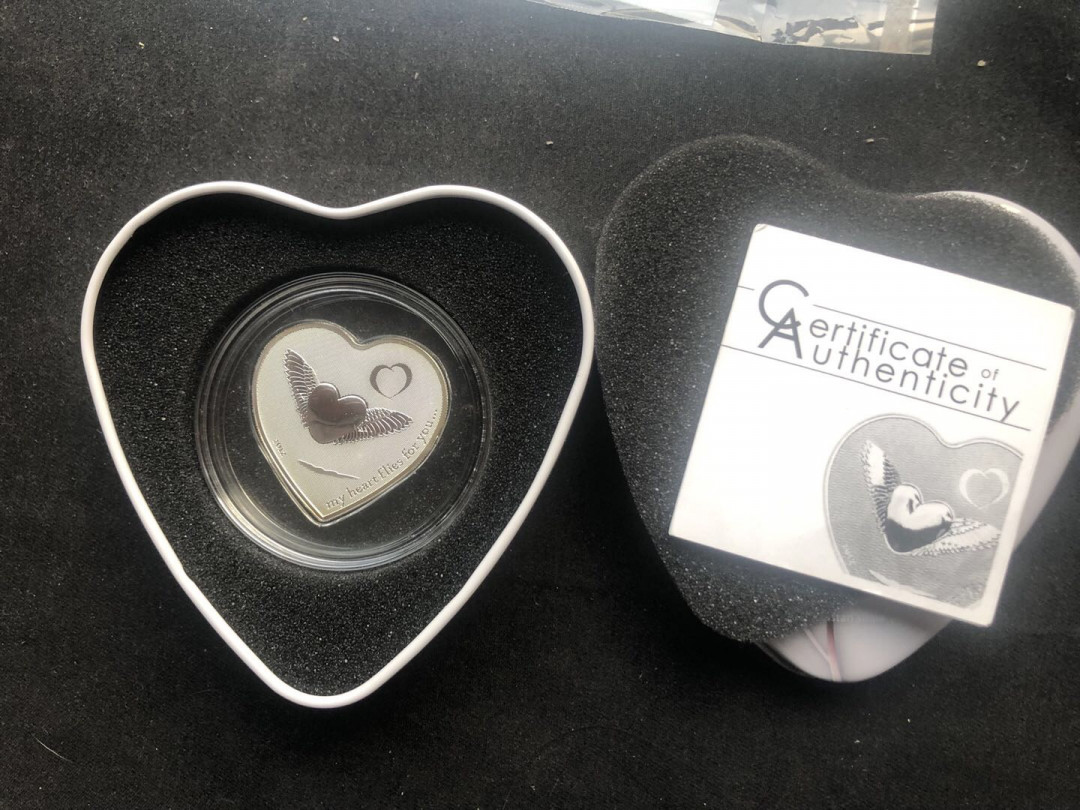 【币观天下】第八十六期钱币拍卖 【帕劳】2012年发行心随你飞心形幻彩精制纪念银币