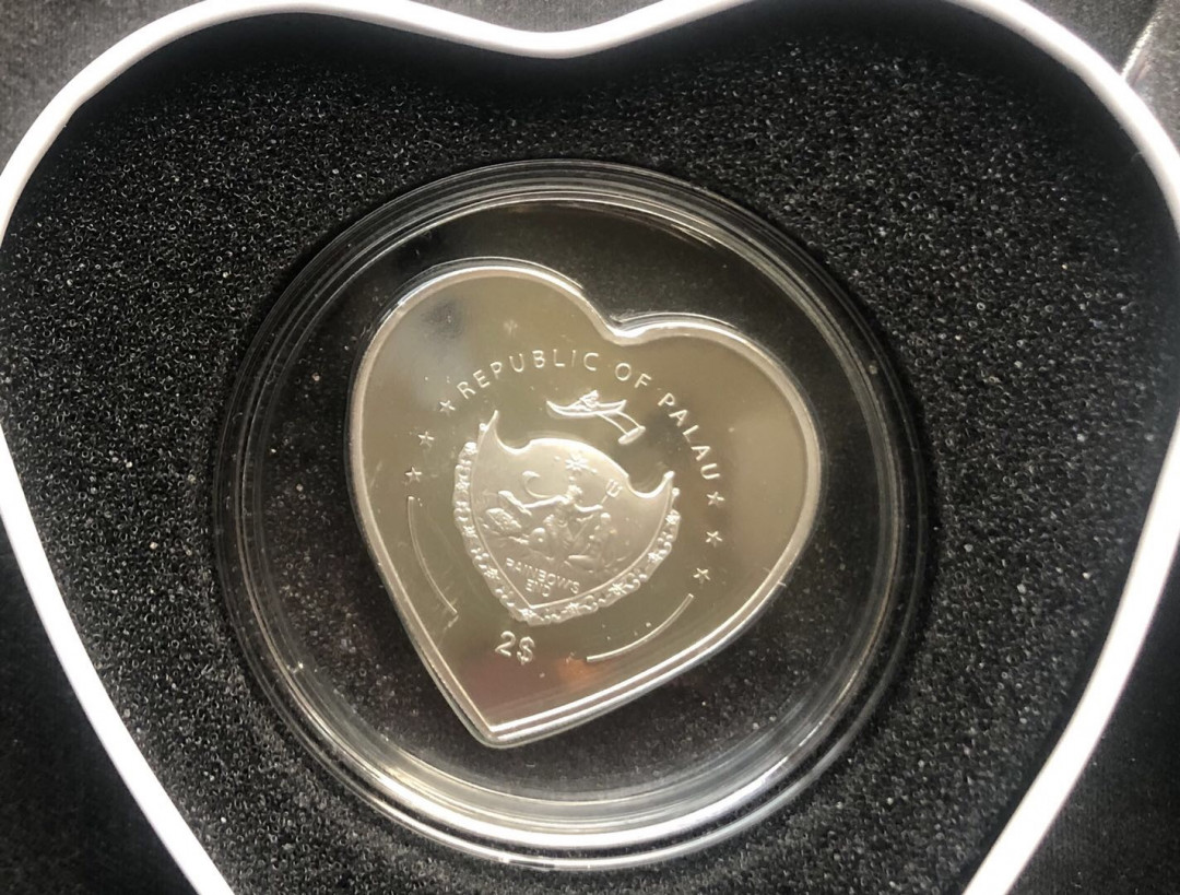 【币观天下】第八十六期钱币拍卖 【帕劳】2012年发行心随你飞心形幻彩精制纪念银币