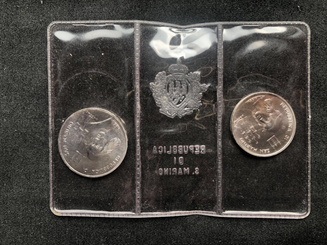 【币观天下】第八十六期钱币拍卖 圣马力诺 21983年发行画家拉斐尔诞辰500周年纪念银币1对（原封）