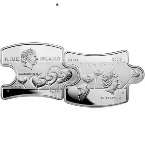 【币观天下】第八十六期钱币拍卖 纽埃2012年2(1+1)新西兰元，情人节“你和我”爱情相依，镶嵌施华洛世奇绿水晶、拼图扣合，彩色精制银币2枚套装