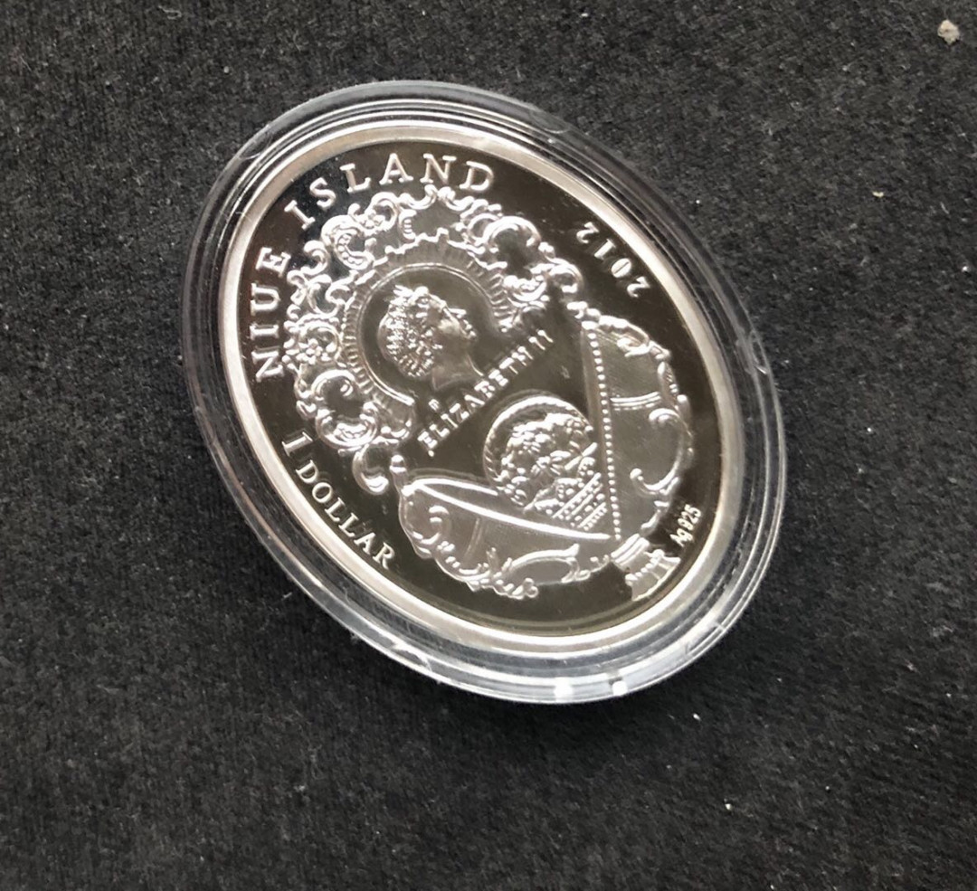 【币观天下】第八十六期钱币拍卖 【纽埃】2012年彩蛋银币玫瑰花蕾【镶嵌锆石】