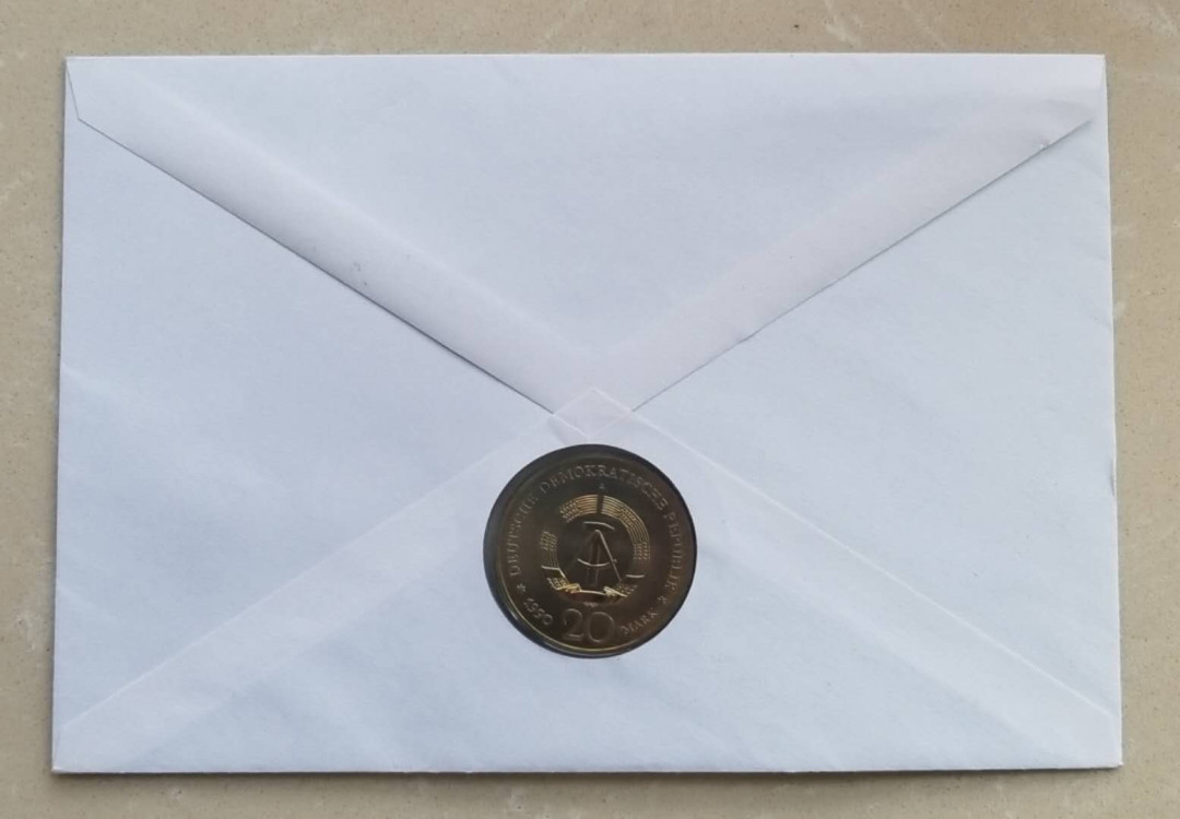 【币观天下】第八十六期钱币拍卖 东德1990年勃兰登堡门开放柏林墙的拆除20马克纪念邮币封，铜镍合金币。