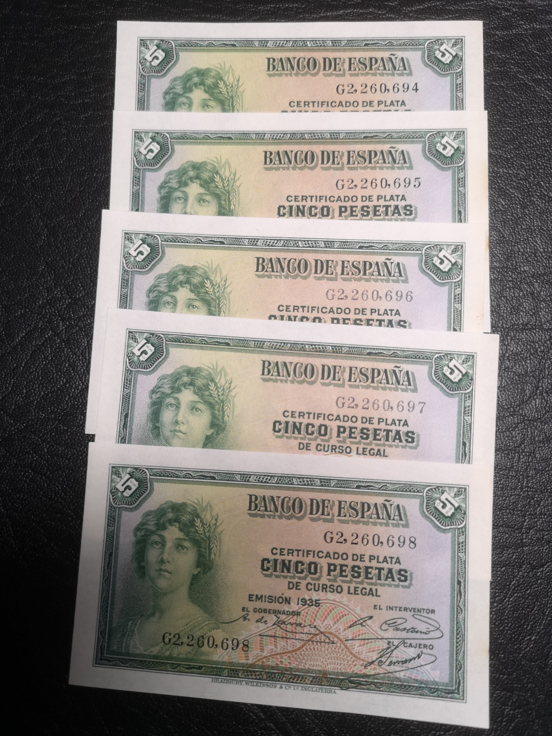 《外钞收藏家》第七十二期拍卖 西班牙1935年5比塞塔 5连号 一半有黄斑