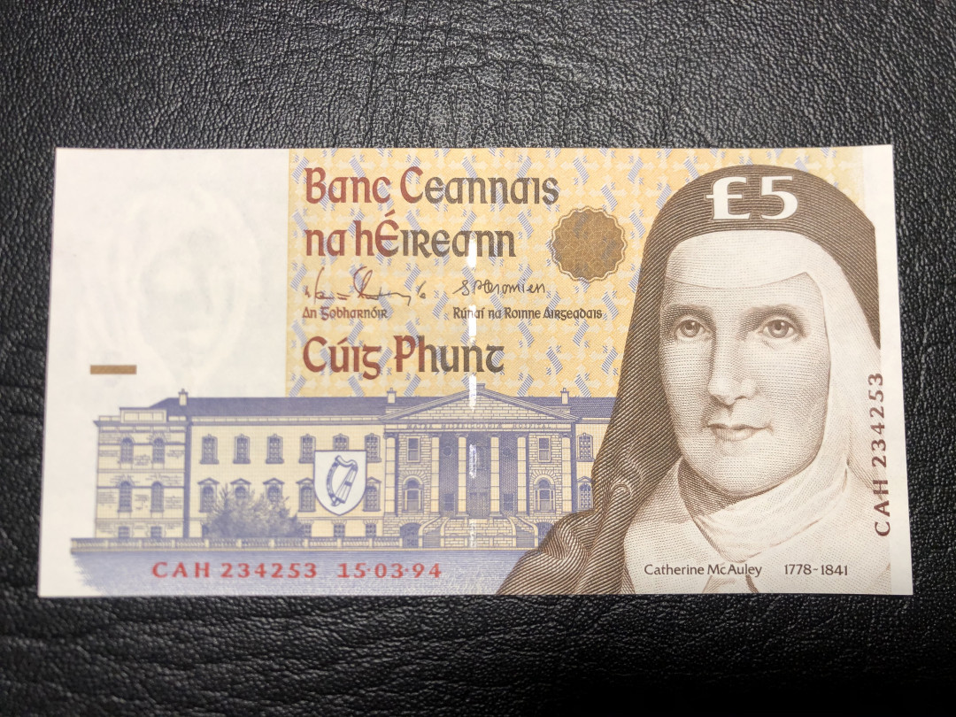 《外钞收藏家》第七十二期拍卖 爱尔兰模版精美5镑 au品相