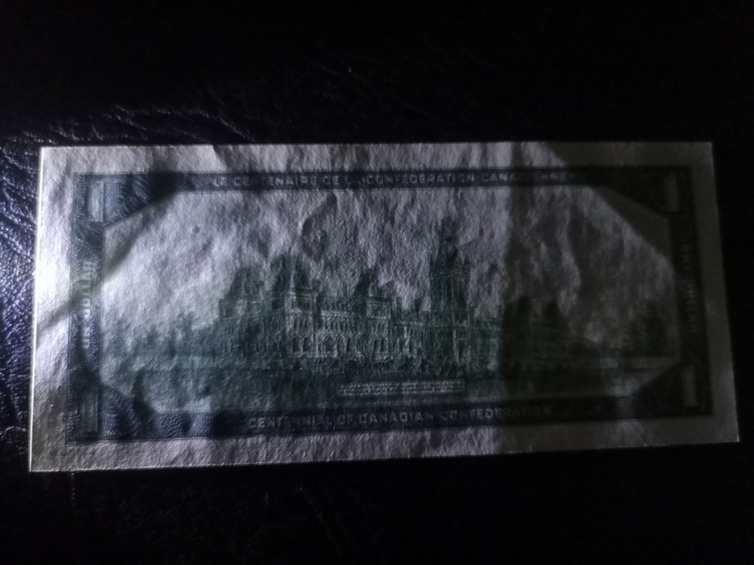 《外钞收藏家》第七十二期拍卖 加拿大1967年1加元  背面非常大气的画面  au品相