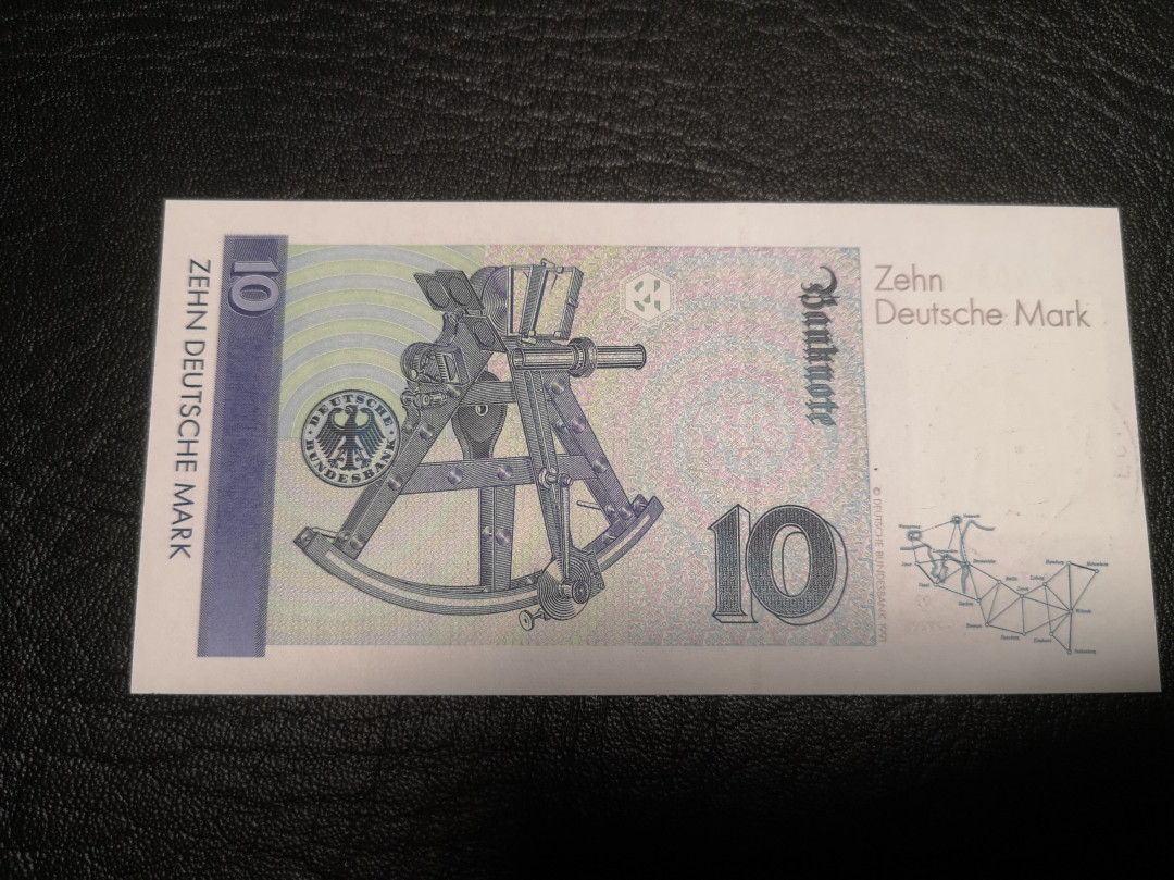 《外钞收藏家》第七十二期拍卖 德国末版20、10、5马克 全新品相 每张都贴了邮票 特别纪念版