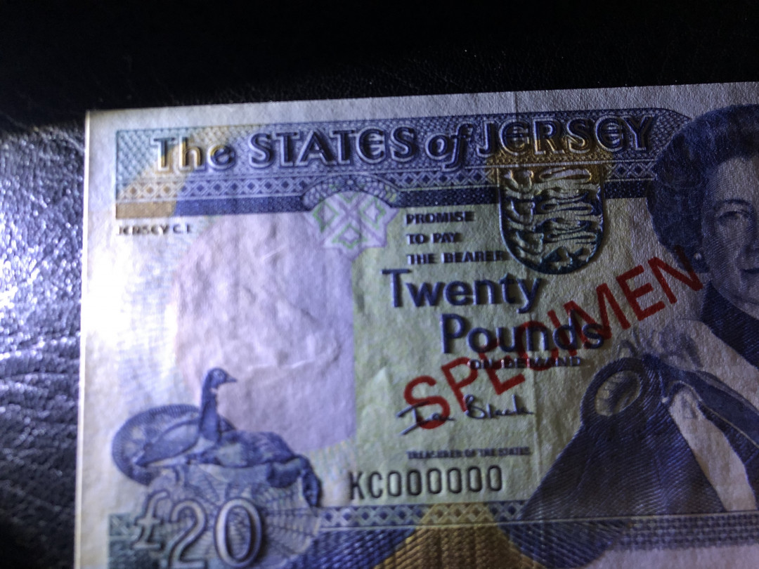 《外钞收藏家》第七十二期拍卖 泽西20镑 全新unc 冠号KC000000