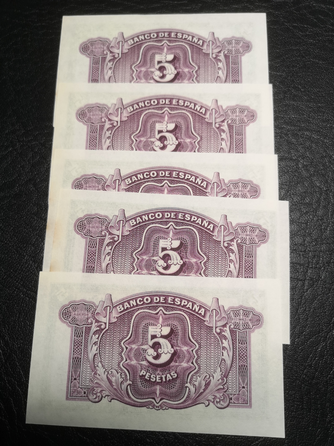 《外钞收藏家》第七十二期拍卖 西班牙1935年5比塞塔 5连号 一半有黄斑