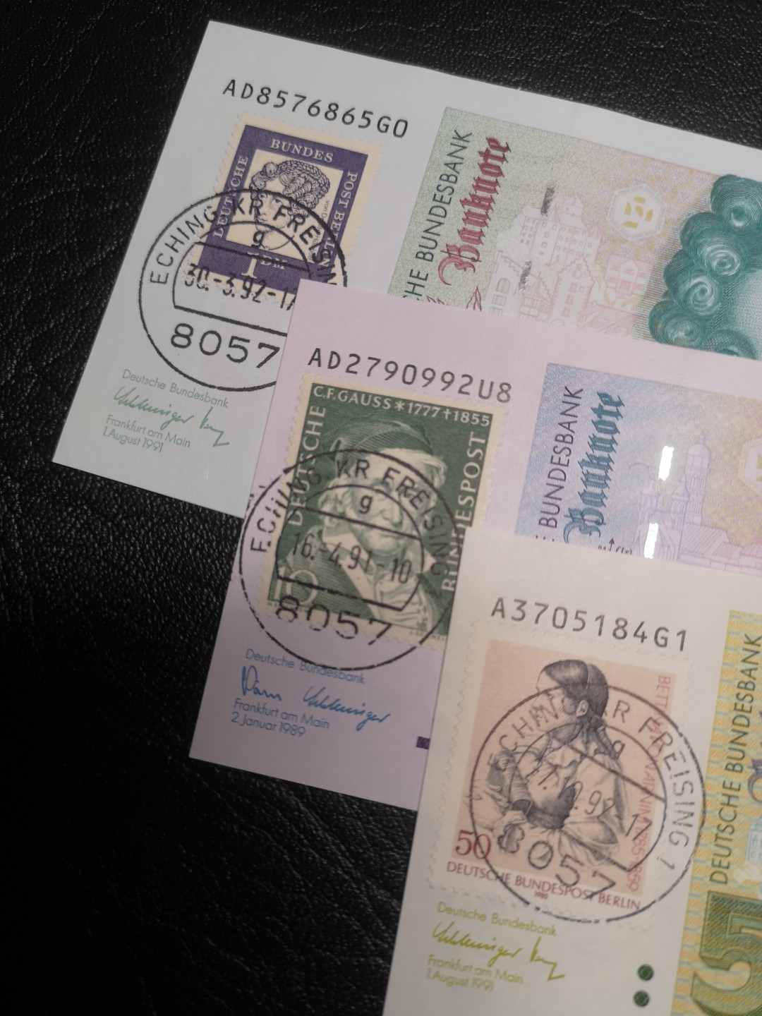 《外钞收藏家》第七十二期拍卖 德国末版20、10、5马克 全新品相 每张都贴了邮票 特别纪念版