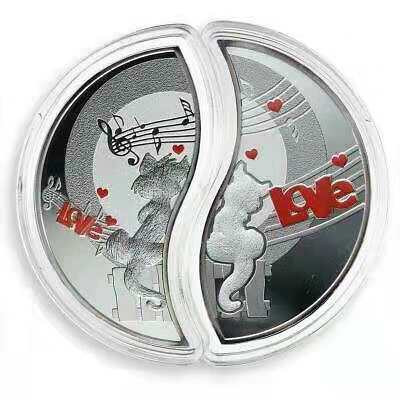 【币观天下】第八十七期钱币拍卖 【纽埃】纽埃2013年2新西兰元，2盎司“恋爱中的猫”浪漫相依 异形(太极八卦图形) 拼图偶合 双面彩色 精制银币2枚套装