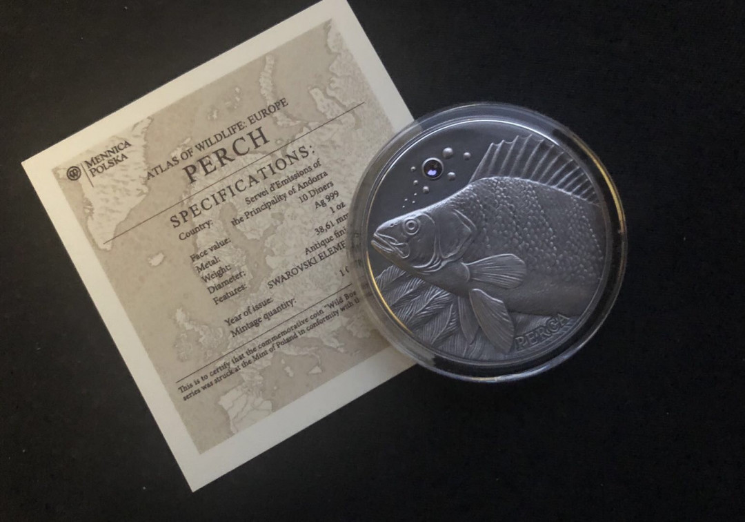 【币观天下】第八十七期钱币拍卖 【安道尔】2014仿古镶嵌紫色锆石银币鲈鱼