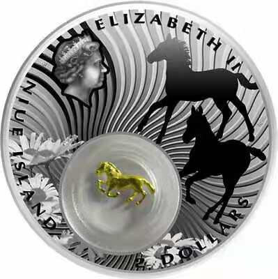 【币观天下】第八十七期钱币拍卖 纽埃2014年2元，中国马年生肖“骏马奔腾”镶嵌“活体”金马 镀24K金精制镶嵌彩色银币