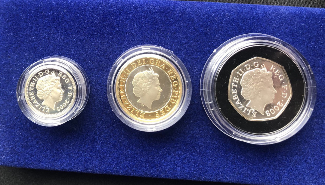 【币观天下】第八十七期钱币拍卖 【英国】2003DNA加厚3枚币套装