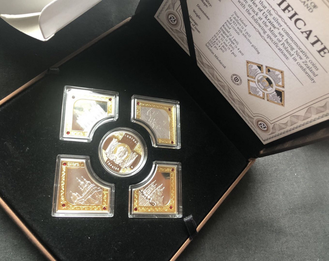 【币观天下】第八十七期钱币拍卖 纽埃2014年10元，“乌克兰圣殿”大全套 沙皇 镶嵌12颗红宝石、镶(镀)24K金、精制异形组合纪念银币5枚套