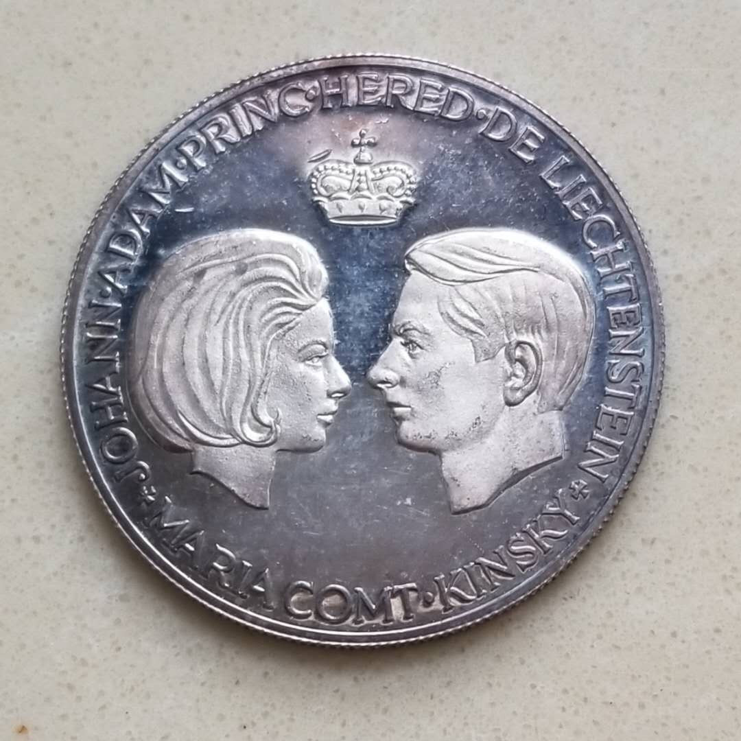 【币观天下】第八十七期钱币拍卖 列支敦士登1967年大公与王妃纪念银章